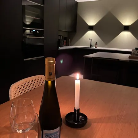Beautiful House - Walking Distance Of Everything Apartament *