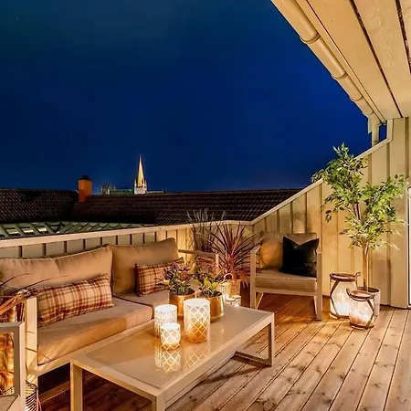 Beautiful House - Walking Distance Of Everything Apartament