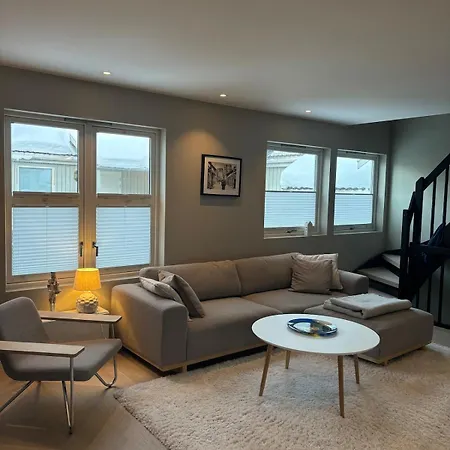 Beautiful House - Walking Distance Of Everything Appartement *