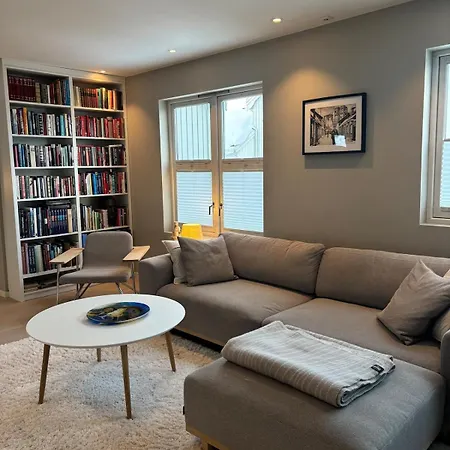 Beautiful House - Walking Distance Of Everything *